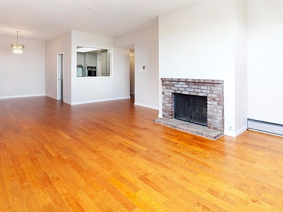 5th image of 925 Corbett Ave APT 301