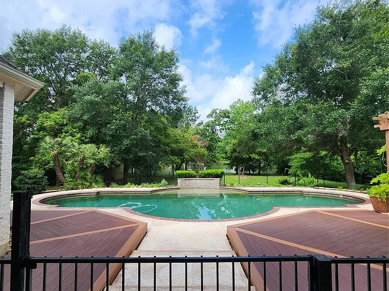 8440 Majestic Lake Ct — Photo 25