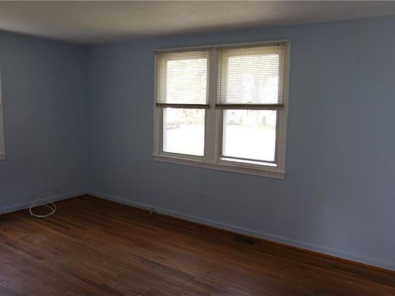 4th image of 24 Parkwood Dr