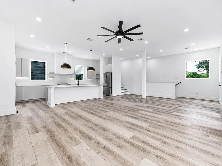 313 N Nagle St — Photo 13