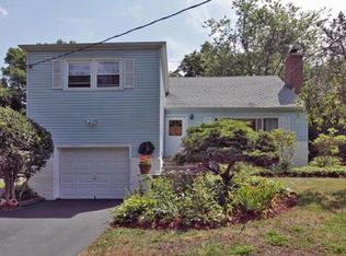2946 Springhurst St, Yorktown Heights, NY 10598
