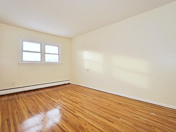 4th image of 212 Maryland Ave #2