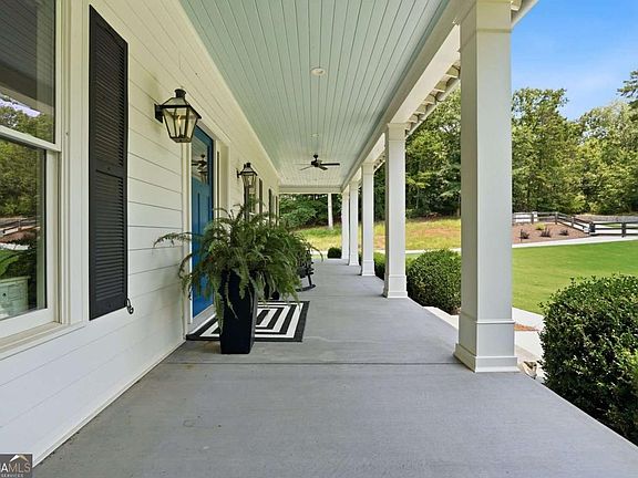 3rd image of 220 Audreys Way