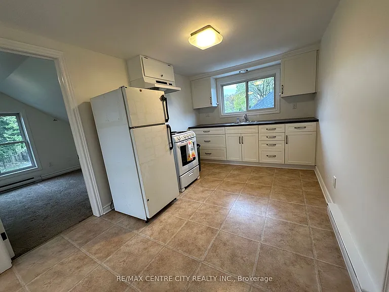80 Sterling St #UPPER — Photo 11