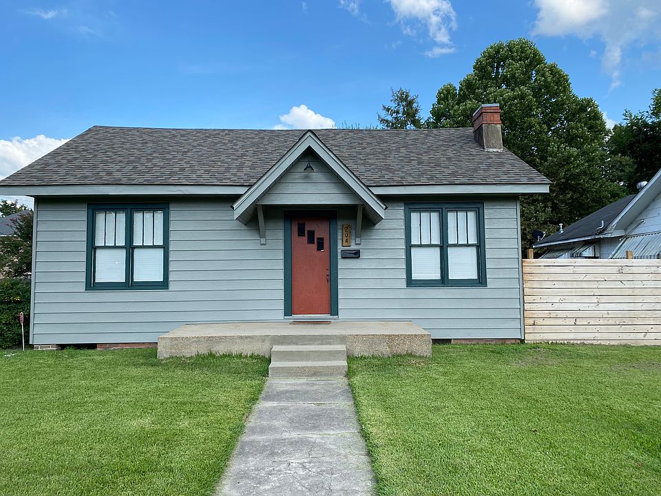 1st image of 204 N McGuire Ave