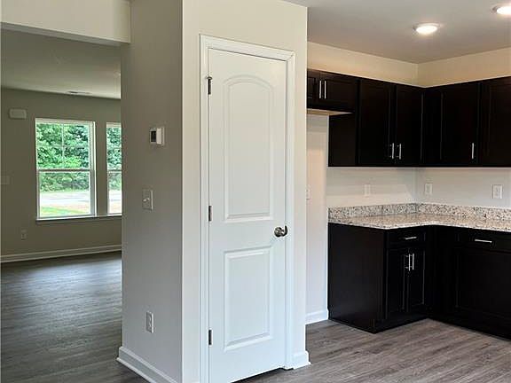4th image of 100 Longview St