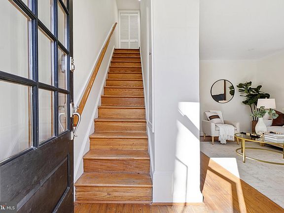 2nd image of 415 17th St SE