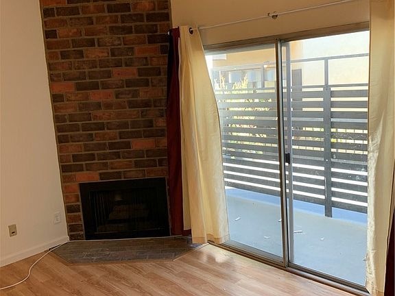 3rd image of 11610 Moorpark St APT 5