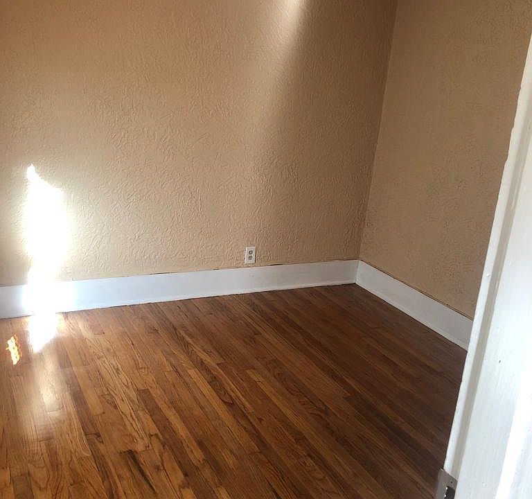 2nd image of 307 E Franklin St #1