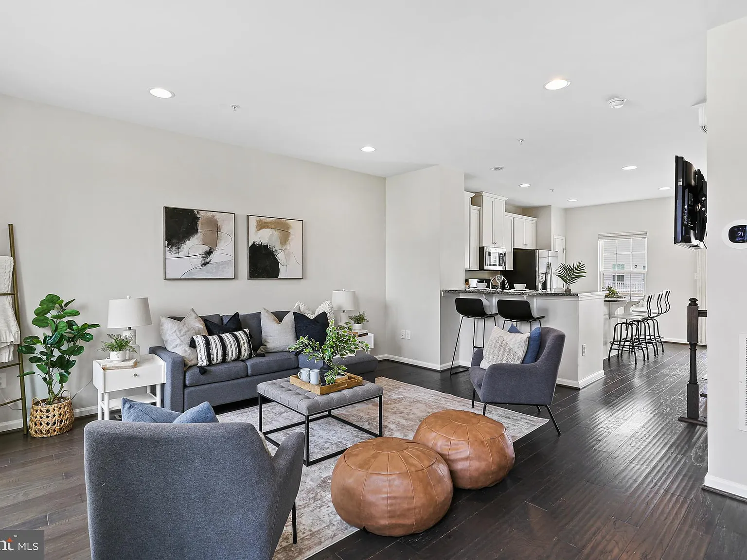 3 bed, 4.0 bath, 1734 sqft, $3,050 — Photo 4