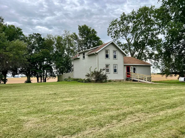 312 N 15th Rd, Lostant, IL 61334