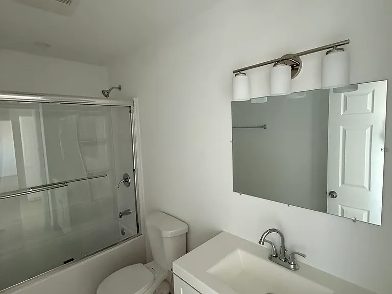 22026 Saticoy St #1/2 — Photo 14
