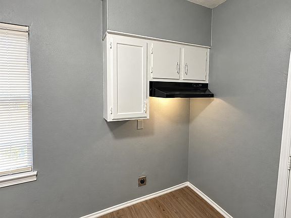4th image of 4532 Sunny View Dr