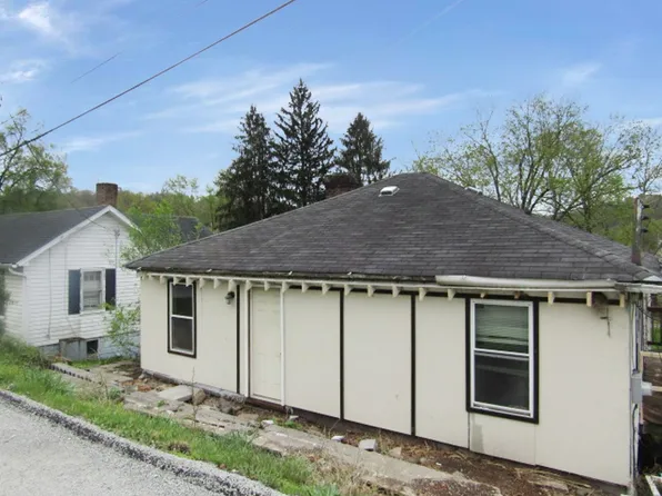 516 Stanko Dr, Smithton, PA 15479