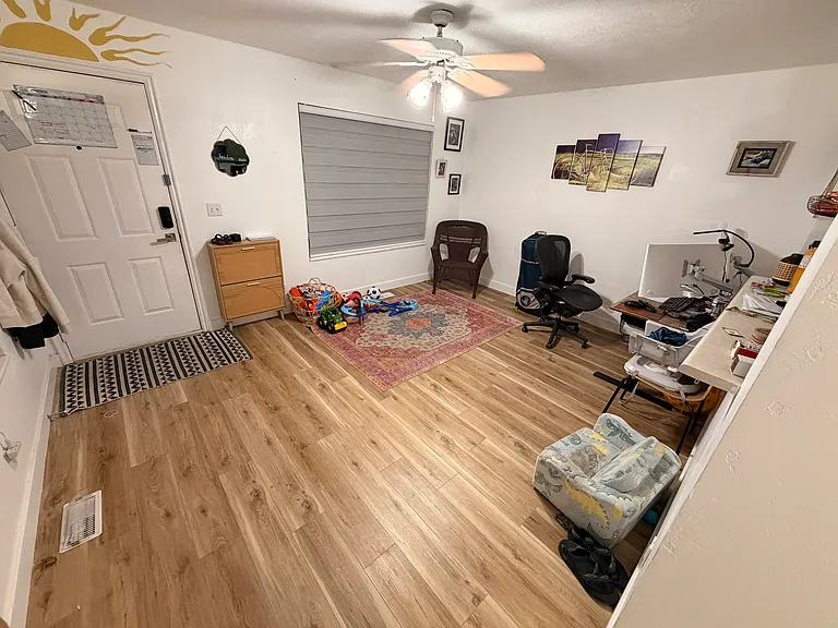 184 W Pacific Dr — Photo 4