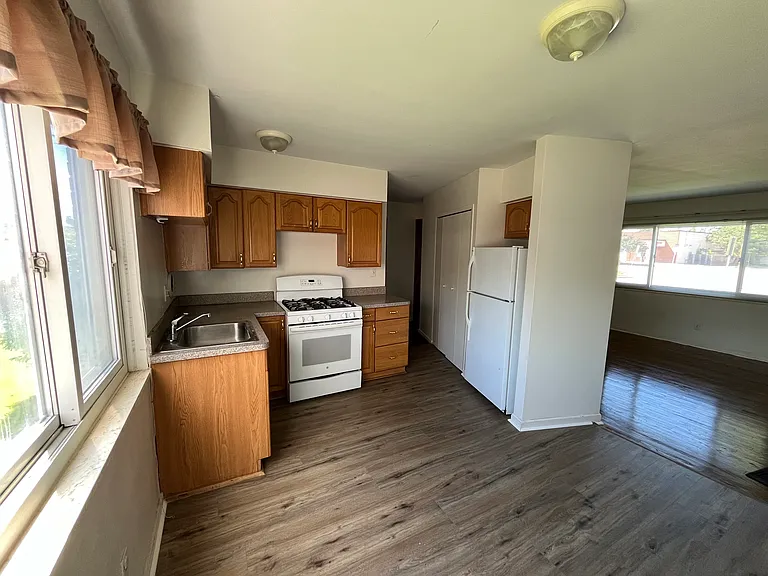 21700 E Eleven Mile Rd — Photo 6