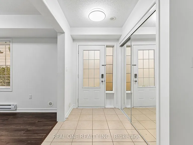 30 Henneberry Ln — Photo 3