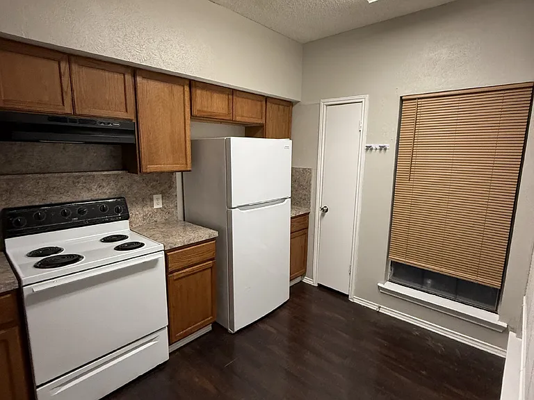 9601 Forest Ln #516 — Photo 8