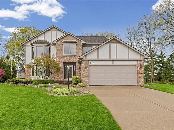 3rd image of 720 Essex Dr
