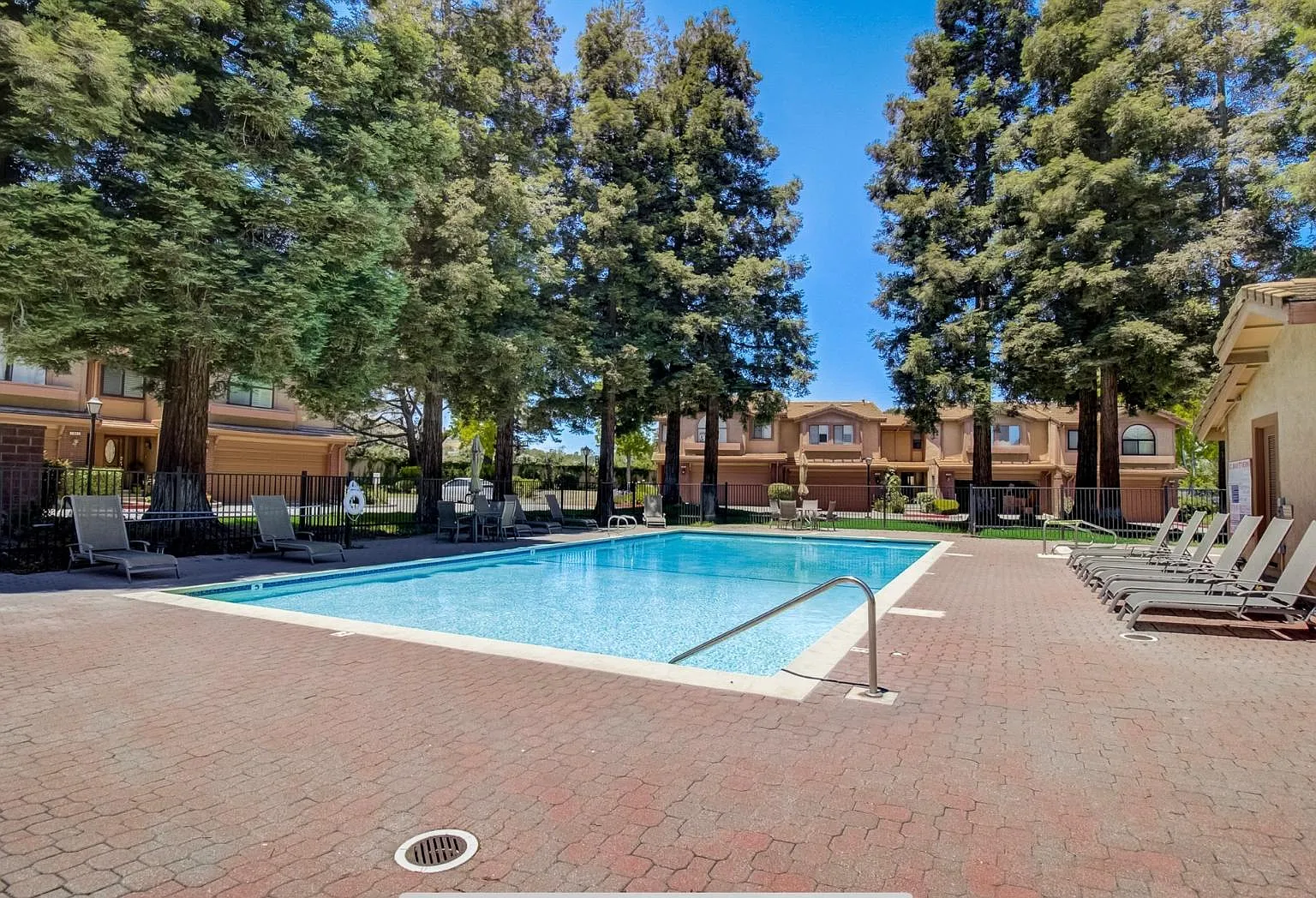 3 bed, 2.5 bath, 1482 sqft, $3,800 — Photo 2