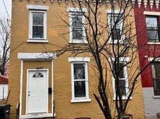 390 8th St, Troy, NY 12180