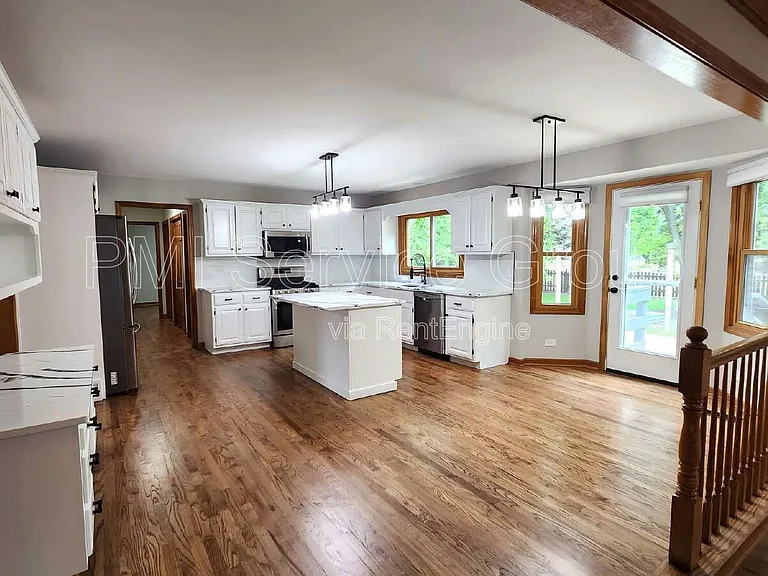 3467 Charlemaine Dr — Photo 3