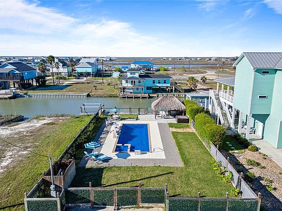 4th image of 124 Channelview Rd