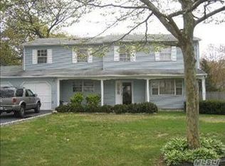 8 Richard Rd, Selden, NY 11784