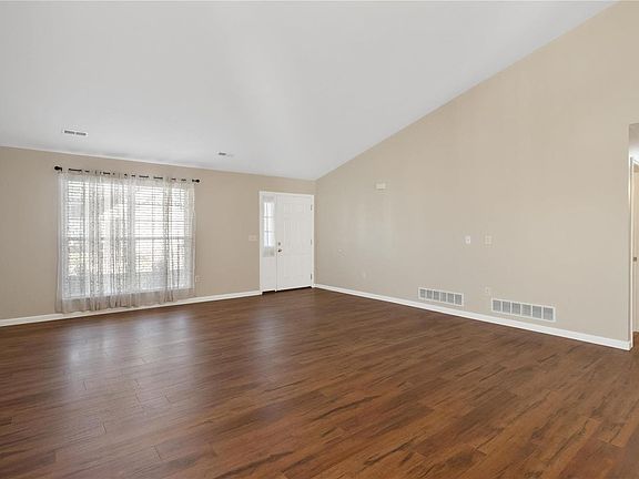 5th image of 287 Fawn Oaks Ln
