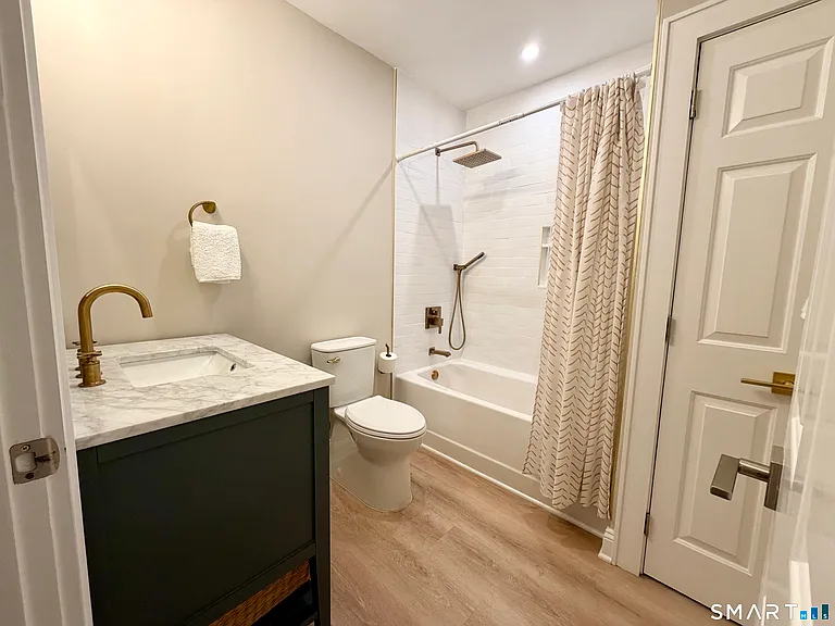 38 Gregory Blvd — Photo 17