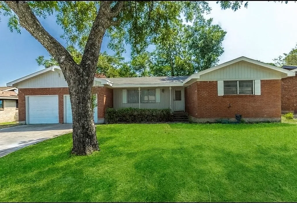 836 Lee Dr — Photo 1