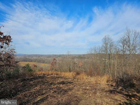 60 Needham Ln, Berkeley Springs, WV 25411