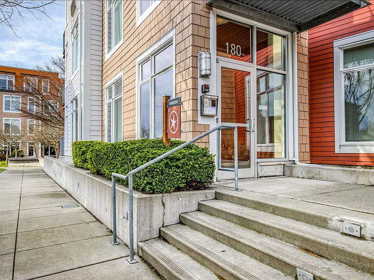 180 Harbor Square Loop NE #B218 — Photo 4