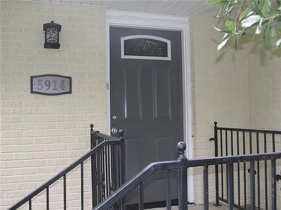 2nd image of 5914 Carlisle Ct
