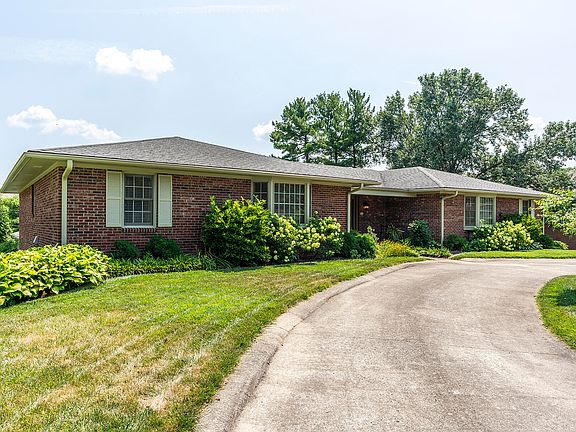3rd image of 488 Lakeshore Dr