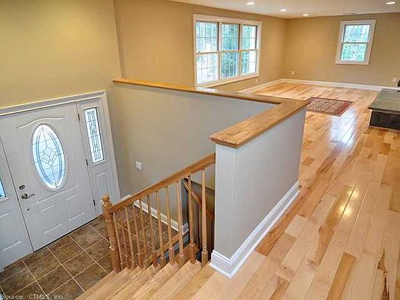 3rd image of 105 Lakeshore Dr