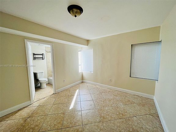 3rd image of 950 Bay Dr APT 3