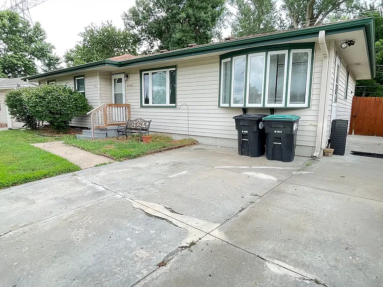 10909 Leavenworth St — Photo 4