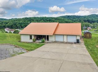 180 Overlook Dr, Buckhannon, WV 26201