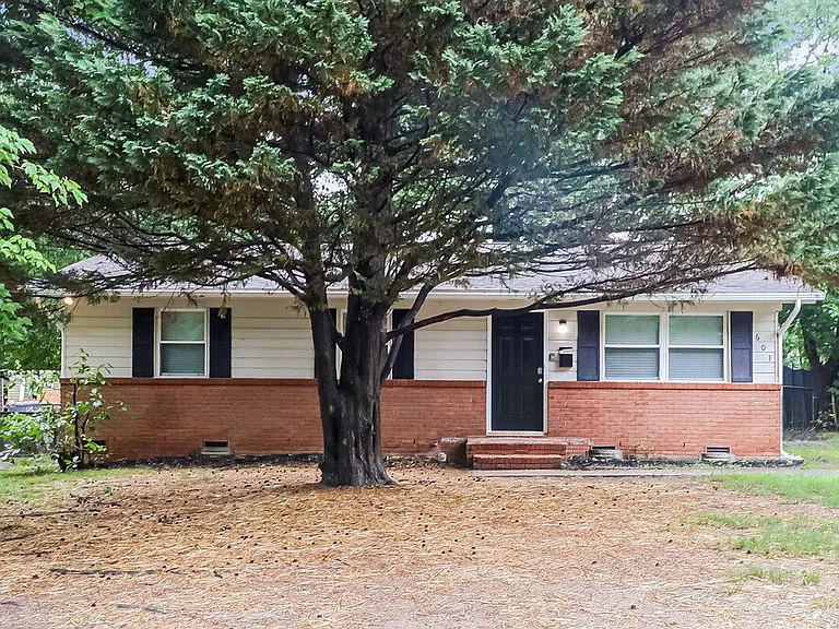 601 Kentbrook Dr — Photo 1