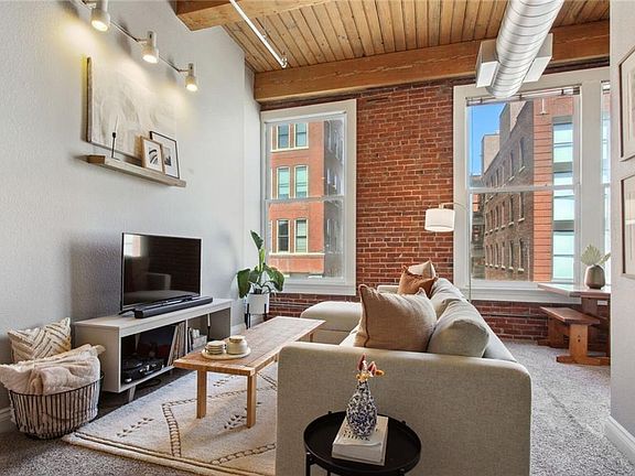 4th image of 609 Central St APT 1202