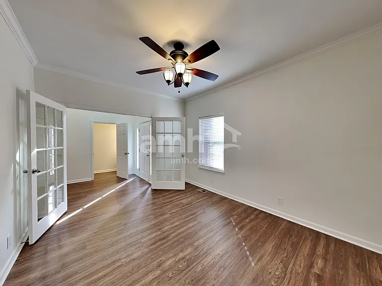 1502 Halifax Dr — Photo 7