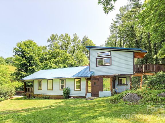 3rd image of 435 Mountain Cove Rd