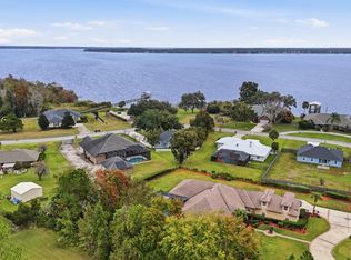 241 Crystal Cove Dr, Palatka, FL 32177