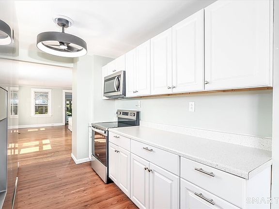4th image of 105 Grove Place