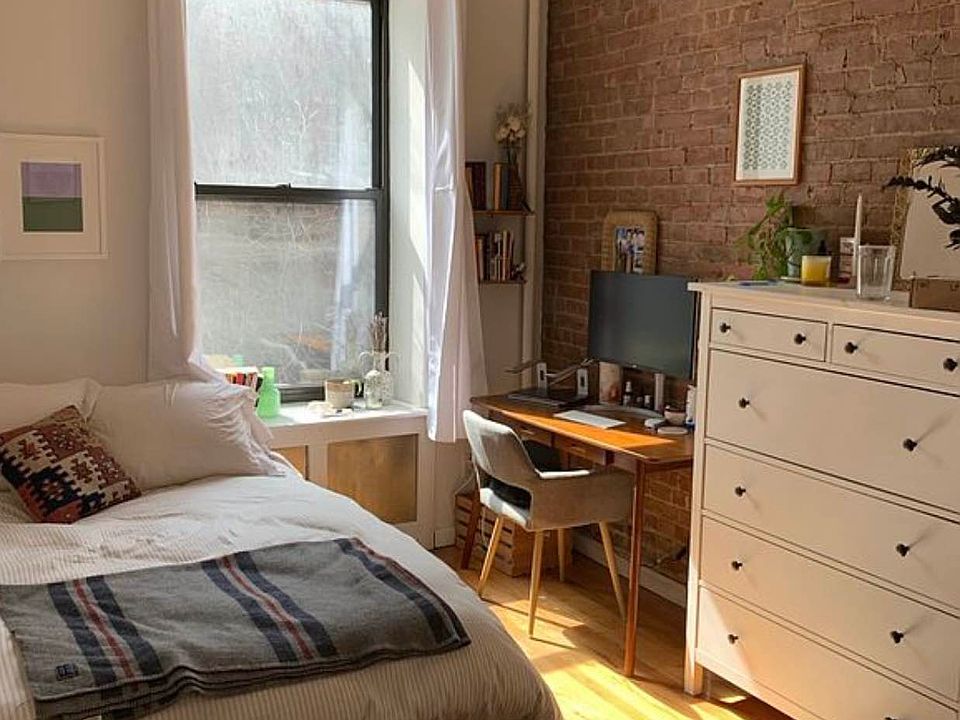 1st image of 137 E 92nd St #2
