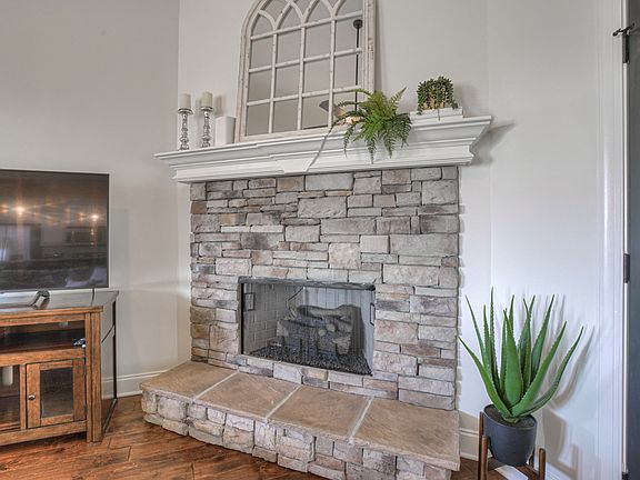 4th image of 2514 Tellyman Ave