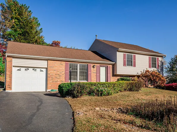 1803 E Beech Rd, Sterling, VA 20164