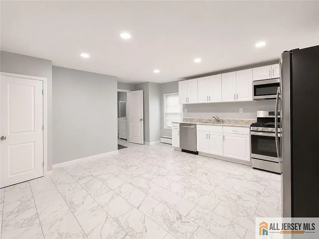 3 bed, 2.0 bath, 1248 sqft, $3,200 — Photo 3