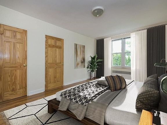 2nd image of 1822 Burnett St #10B